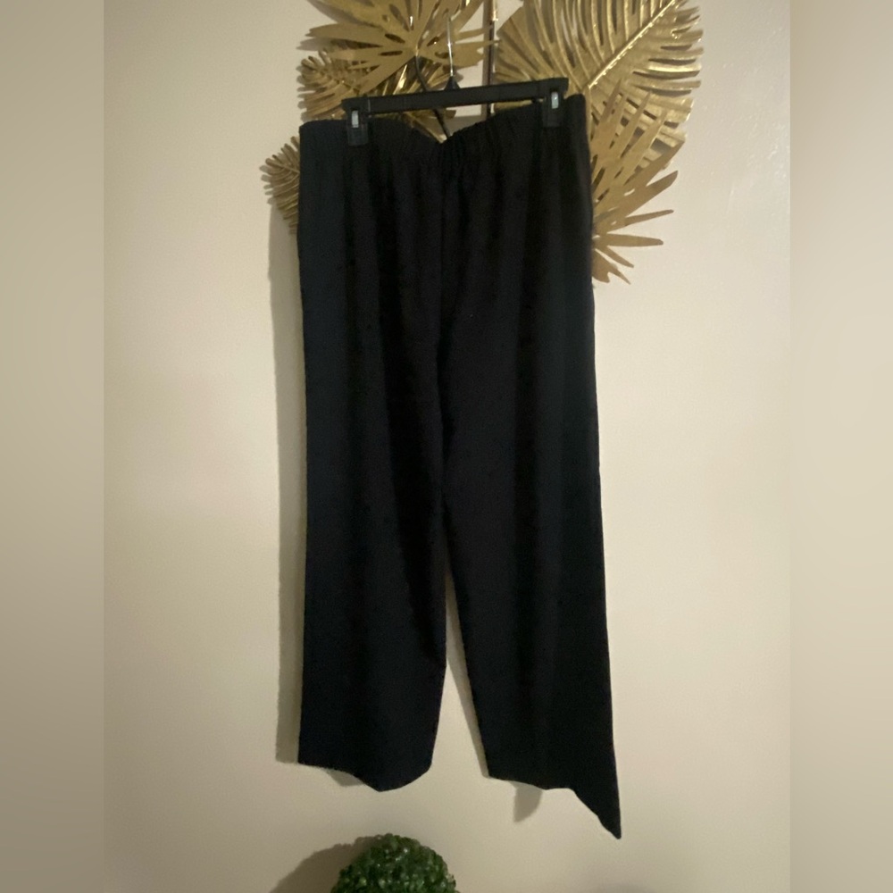Elegant Black Women's Trousers - Picture 4 of 5
